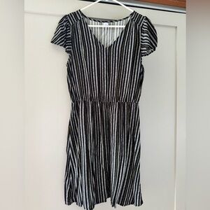 Elastic waist dress with flutter sleeves & black and white design.